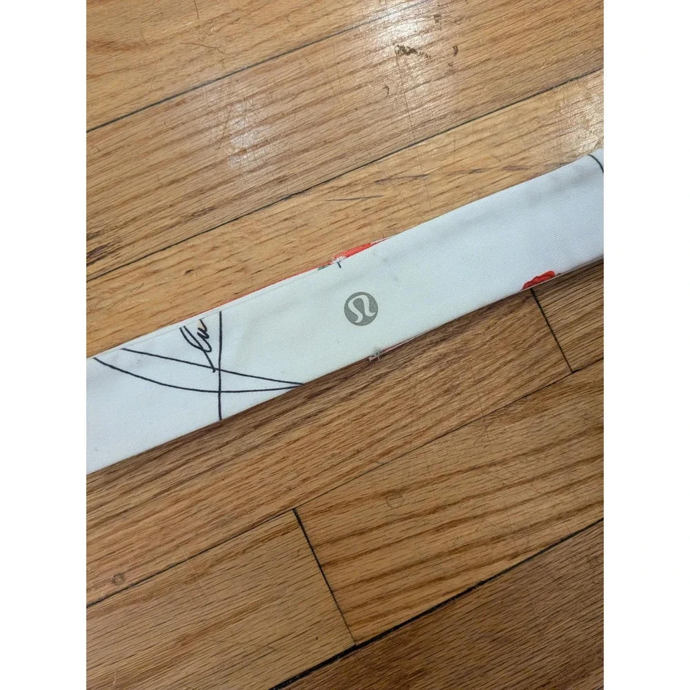 Lululemon Athletica Running Pilates Stretch White Floral Rose Headband
